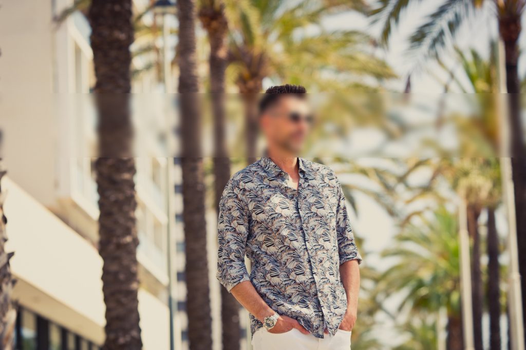 Como mejorar mis fotos para ligar más en tinder con la ayuda de un fotógrafo profesional en Barcelona.